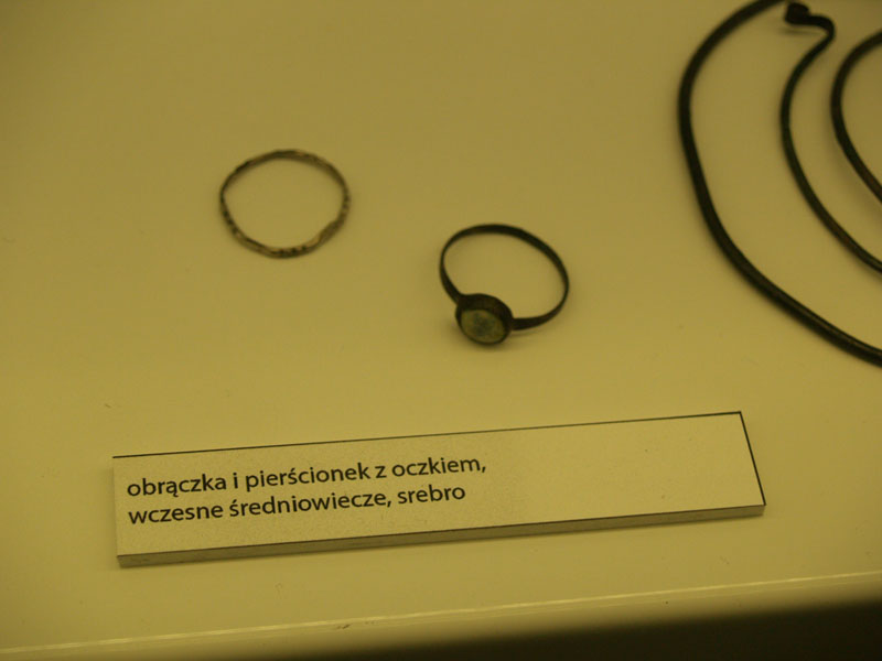 obrączka i pierścionek wczesne średniowiecze