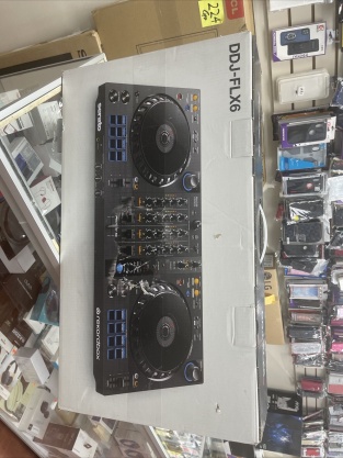 Zupełnie nowy/używany 4-kanałowy kontroler DJ Pioneer DDJ-FLX6 do Rekordbox i Serato DJ Pro w magazynie na sprzedaż Kliknięcie w obrazek spowoduje wyświetlenie jego powiększenia