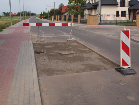 budowlany bubel drogowy ul. wiejska w Płońsku