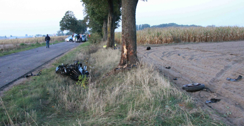 Motocyklista zginął na miejscu Kliknięcie w obrazek spowoduje wyświetlenie jego powiększenia