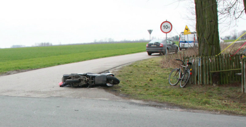 Wypadek na skrzyżowaniu. Poszkodowana 53-latka jadąca skuterem  Kliknięcie w obrazek spowoduje wyświetlenie jego powiększenia