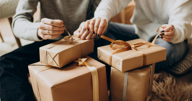 Jaki karton wybrać do pakowania prezentów? Kliknięcie w obrazek spowoduje wyświetlenie jego powiększenia